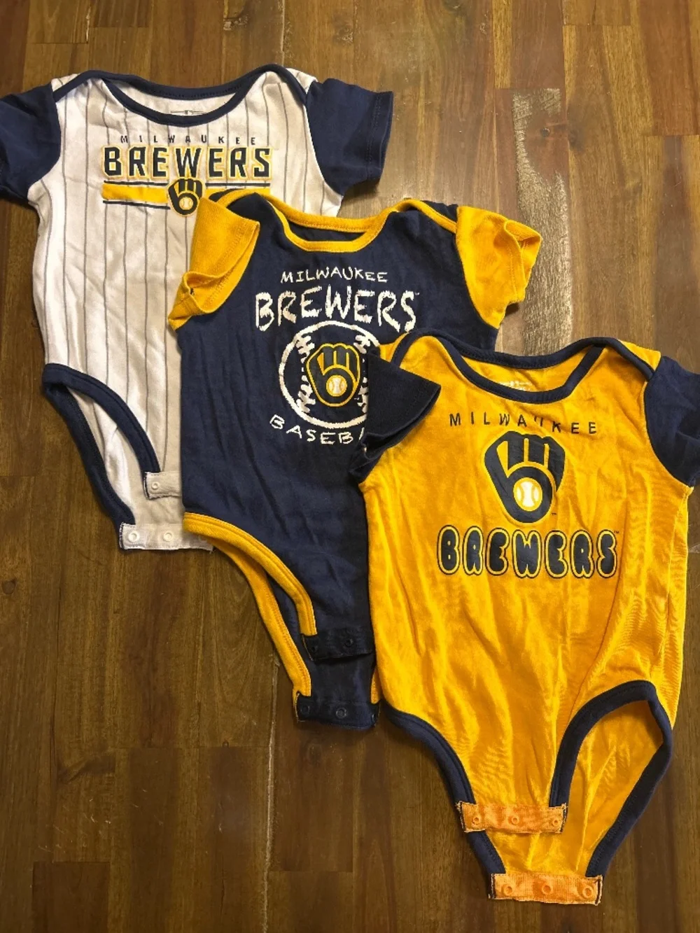 Milwaukee Brewers Onesie Set